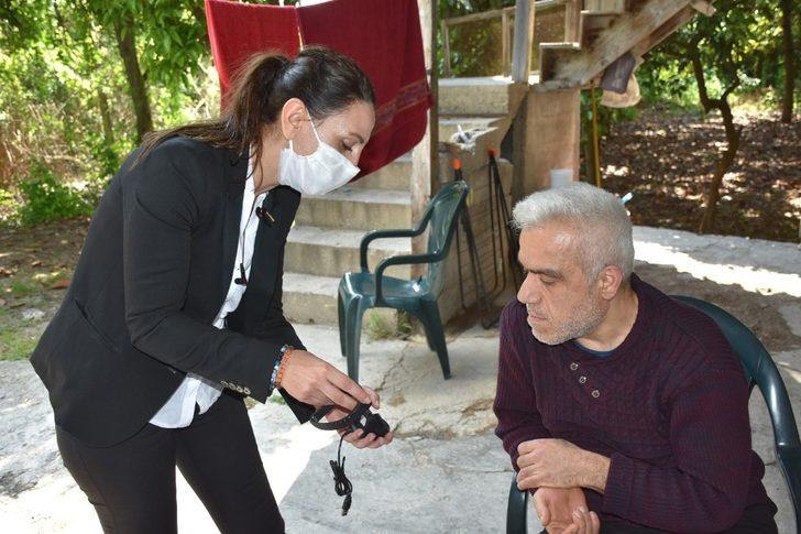 Tarsus’ta Alzheimer ve demans hastaları ile yaşlılara ‘Akıllı Bileklik’ uygulaması başladı G4