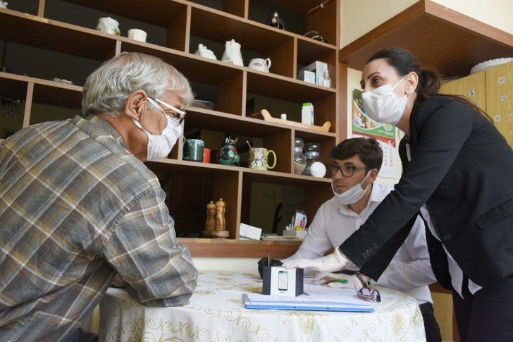 Tarsus’ta Alzheimer ve demans hastaları ile yaşlılara ‘Akıllı Bileklik’ uygulaması başladı G5