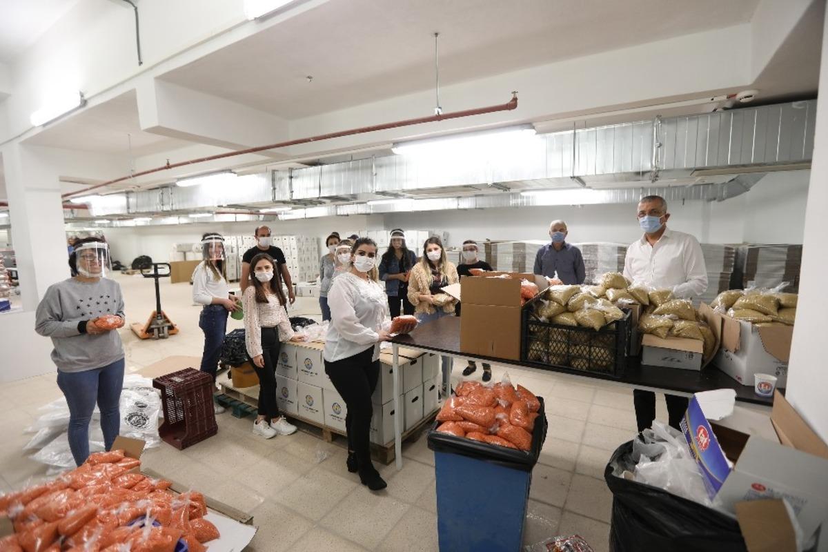 Mezitli Belediyesi &ccedil;alışanlarından g&ouml;n&uuml;ll&uuml; seferberlik