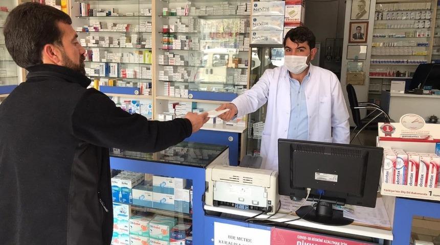 Bing&ouml;l&rsquo;de 34 bin kişiye maske teslimi yapıldı