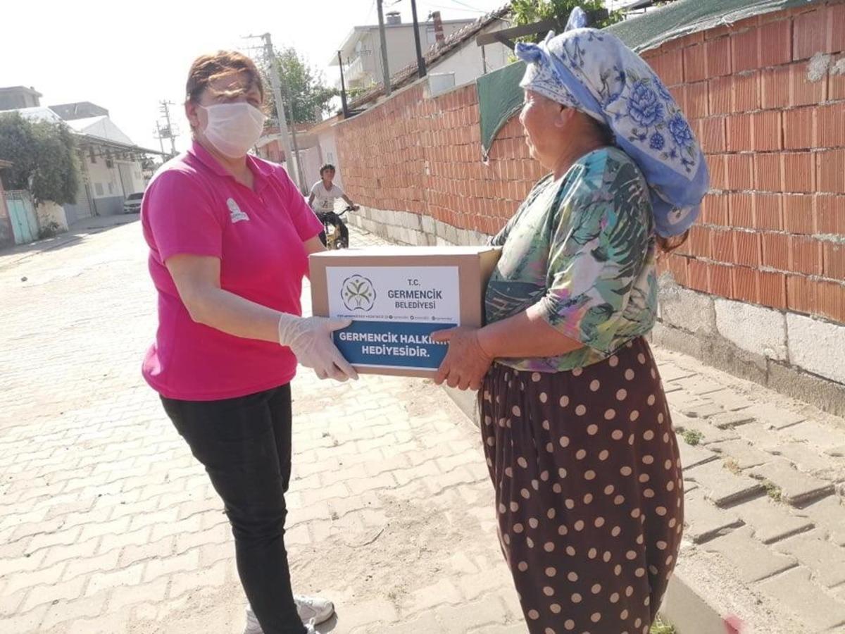 Germencik Belediyesi ihtiya&ccedil; sahibi ailelere yardım kolisi dağıtımına başladı