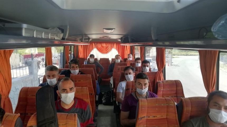 Mersin&rsquo;de karantina s&uuml;resi dolan 17 kişi memleketlerine g&ouml;nderildi