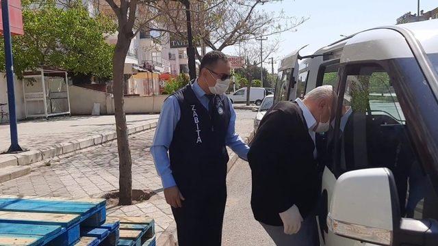 Maaş kartını kaybeden yaşlı adamın yardımına zabıta yetişti