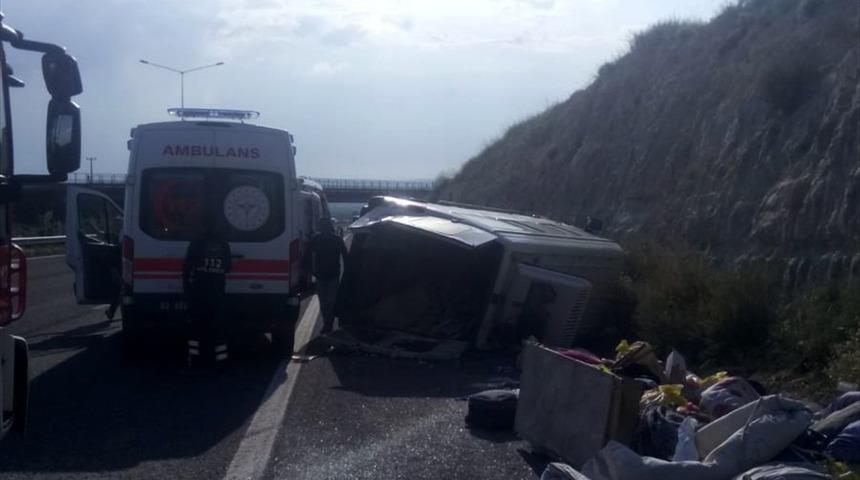 Şanlıurfa'da tarım işçilerini taşıyan minibüs devrildi: 7 yaralı