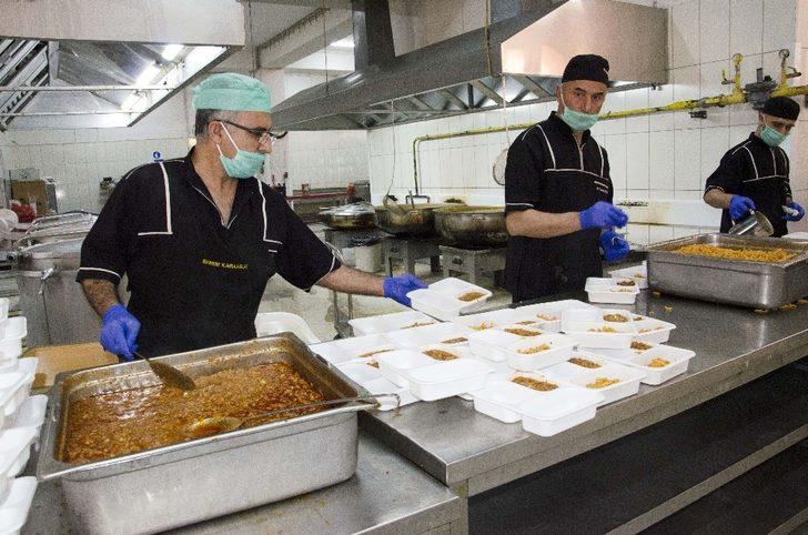 Büyükşehir Belediyesi, iftar yemeğini evlere ulaştırıyor G2