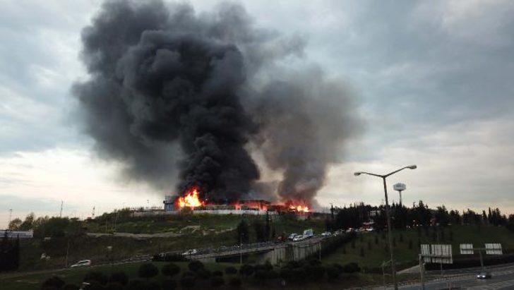 İSTOÇ'ta bir işyerinde yangın! Dumanlar gökyüzünü kapladı G4