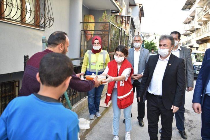 Kızılay Bornova’da 2 bin aileye iftar yemeği dağıtıyor G3