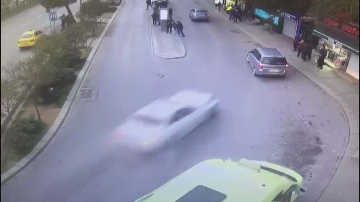 Beşiktaş'ta 17 yaşındaki gen&ccedil; dehşet sa&ccedil;tı  