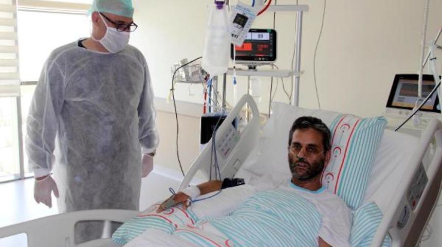 Doktor hem koronavirüsü yendi hem de hastasını kurtardı