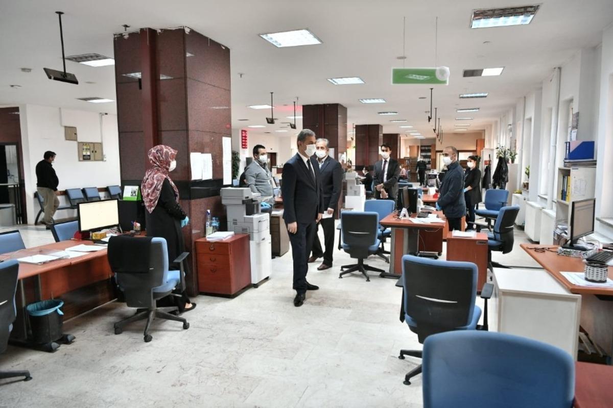 Başkan K&ouml;se&rsquo;den personel ve vatandaşlara sosyal mesafe uyarısı