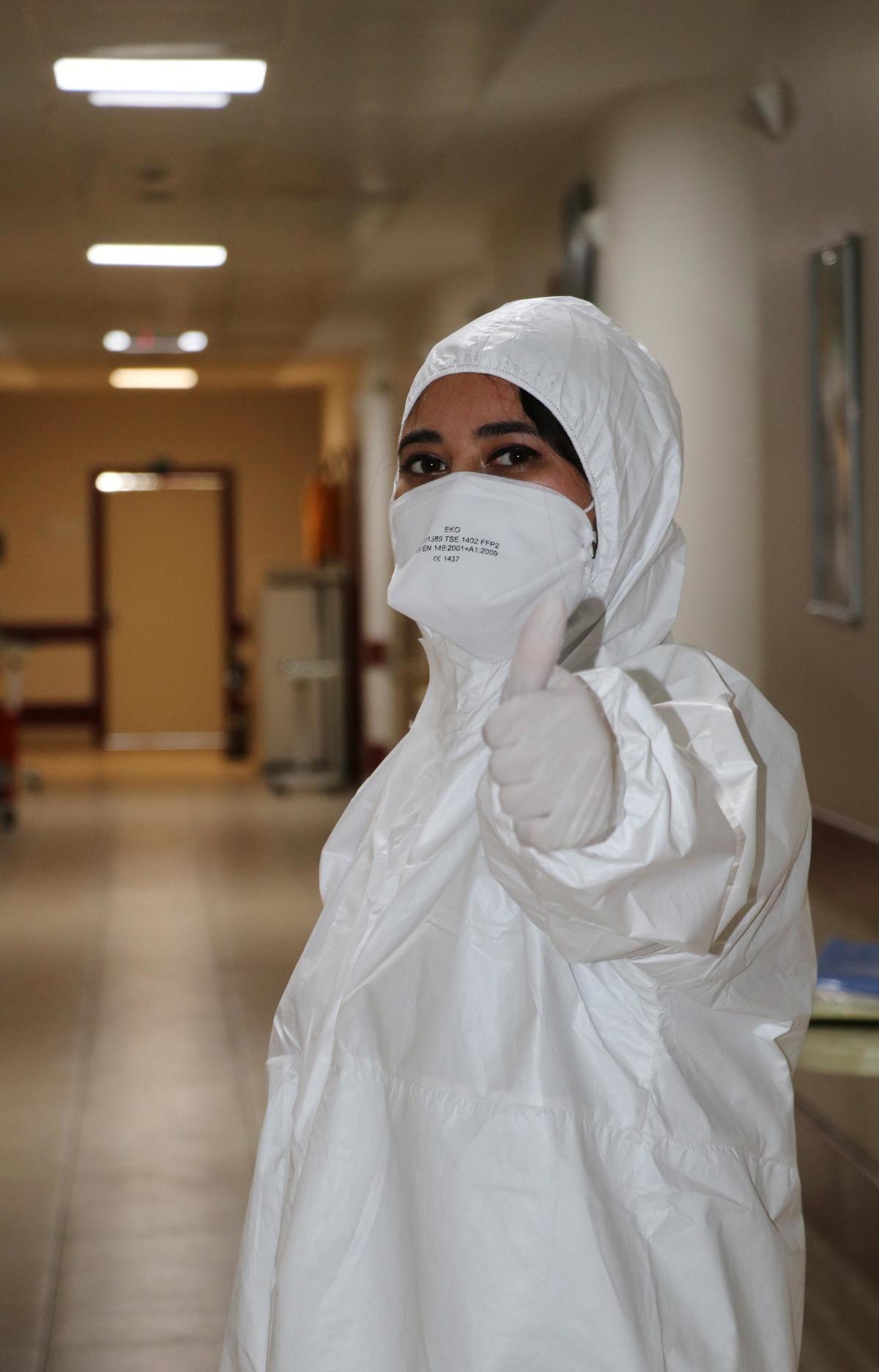 Koronavir&uuml;s&uuml; yenen hemşire, pandemi hastanesinde g&ouml;reve başladı