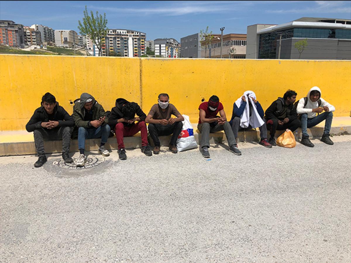 Polis g&ouml;r&uuml;nce şaşkına d&ouml;nd&uuml;! G&ouml;zaltına alındılar