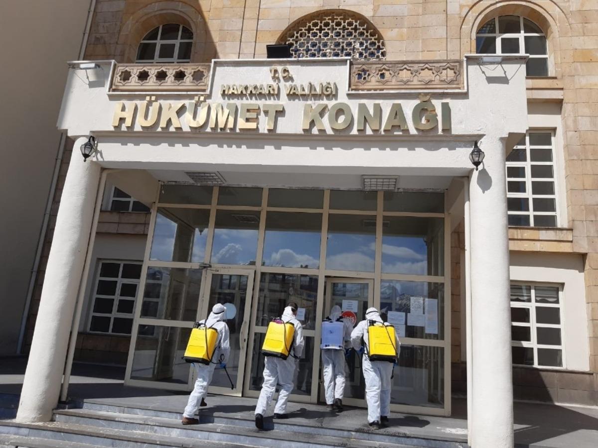 Hakkari&rsquo;de dezenfekte &ccedil;alışmaları s&uuml;r&uuml;yor