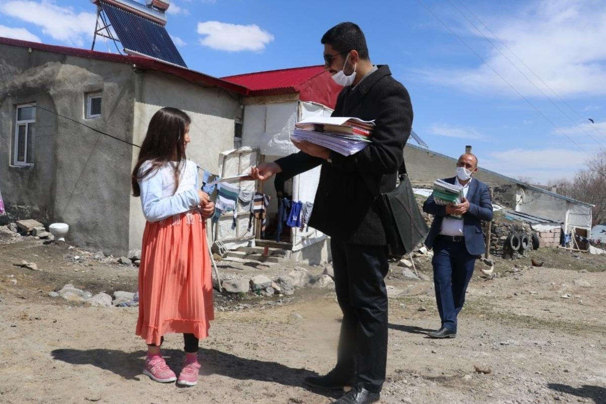 Ağrı&rsquo;da fedakar &ouml;ğretmenler, &ouml;ğrenci ve vatandaşların umudu oluyor