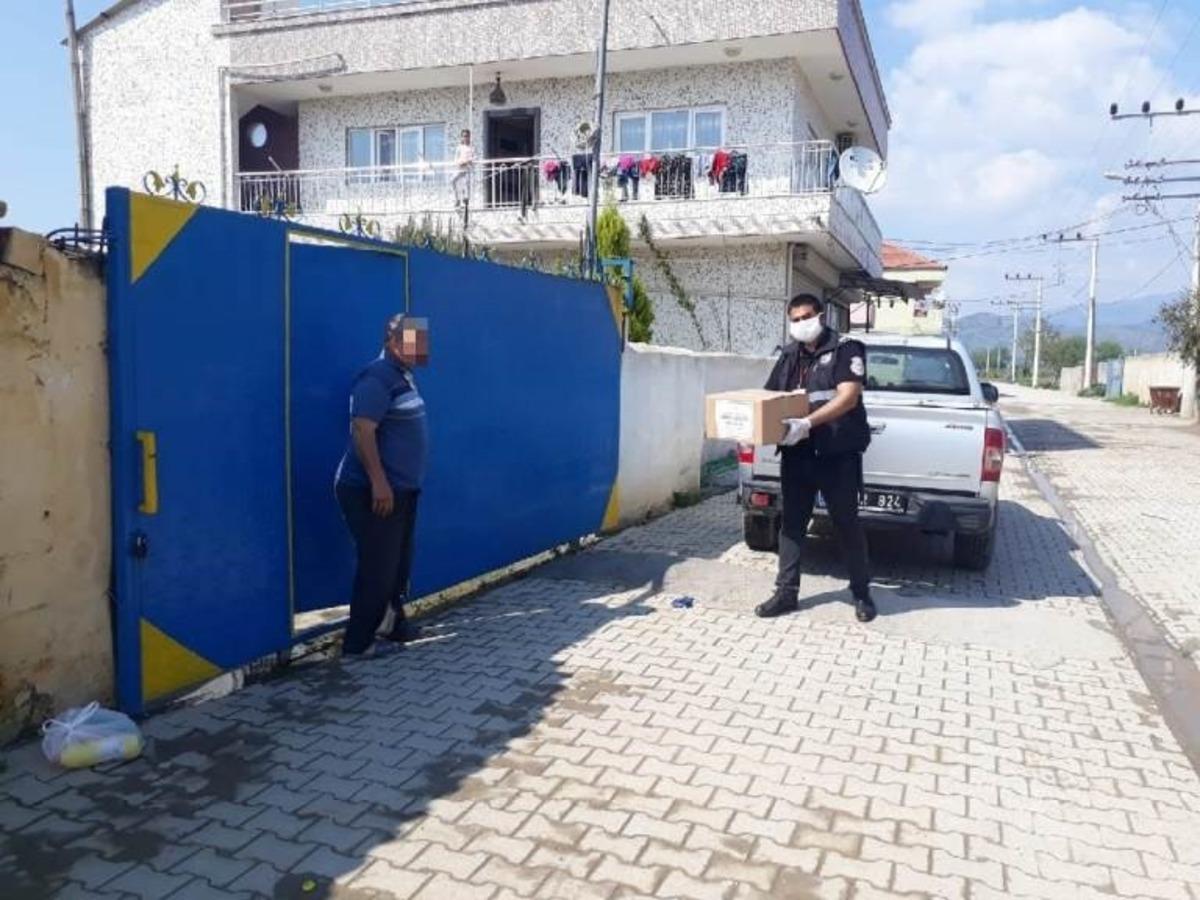 İncirliova&rsquo;da 480 haneye gıda paketi dağıtıldı