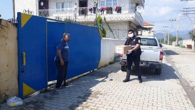 İncirliova’da 480 haneye gıda paketi dağıtıldı