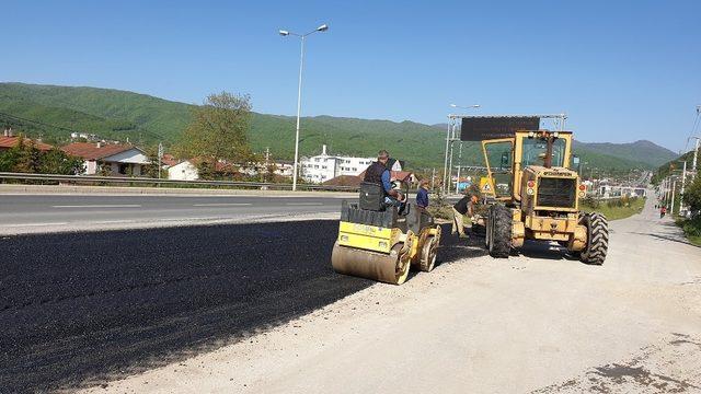 Kaynaşlı’da yan yollar asfaltlanmaya başladı