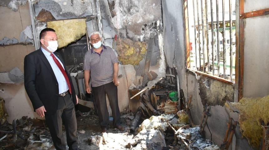 Başkan Beyoğlu yangında hasar g&ouml;ren muhtarlık b&uuml;rosunu ziyaret etti