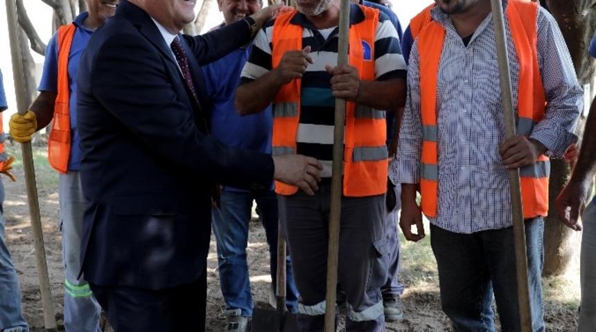 Başkan B&ouml;cek: " 1 Mayıs&rsquo;lar birlik ve beraberliğimizin artmasına katkı sağlasın"