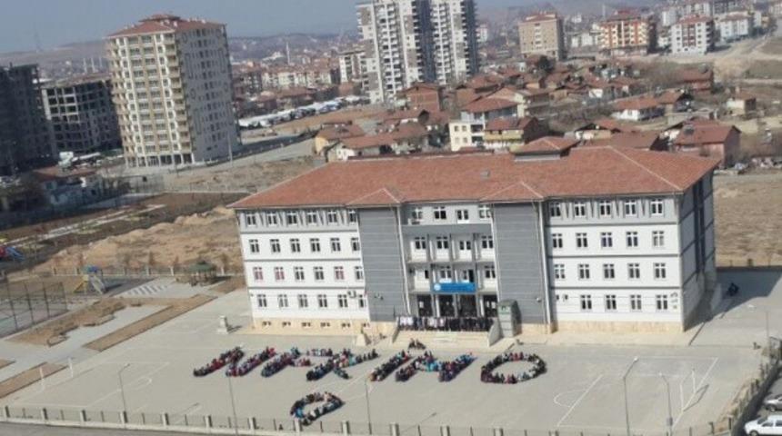 &Ouml;ğrencilerden sağlık &ccedil;alışanlarına destek mesajı