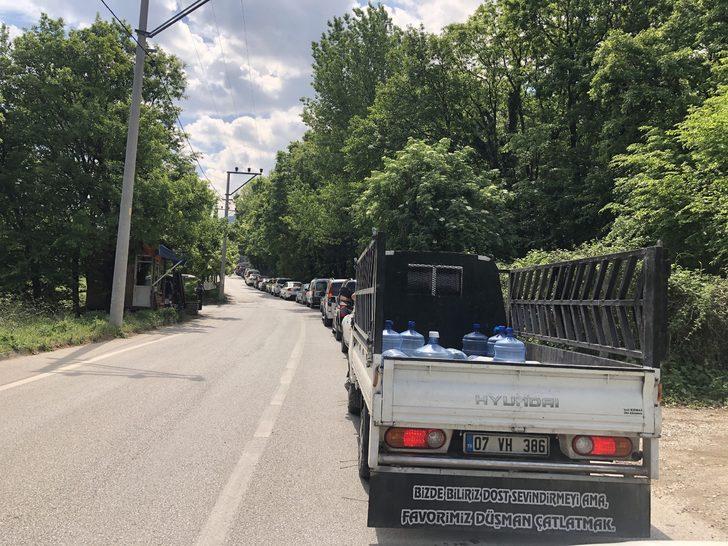 Sokağa çıkma kısıtlaması öncesi kilometrelerce içme suyu kuyruğu G5