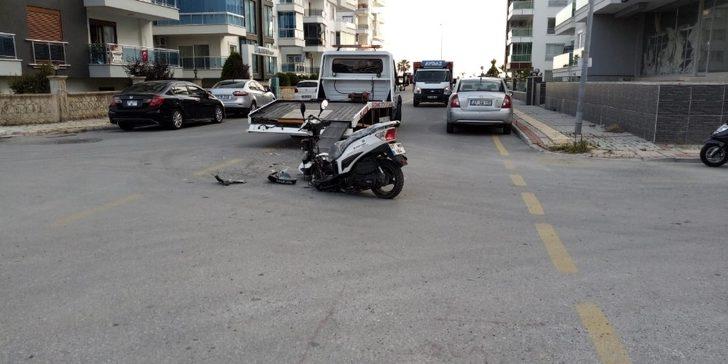 Otomobille motosiklet çarpıştı: 1 yaralı G2