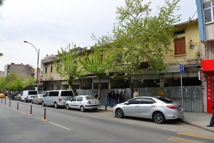 Sıra dükkanların yıkımına başlanıyor G1