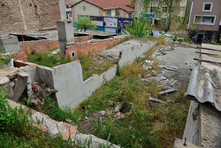 Sıra dükkanların yıkımına başlanıyor G2