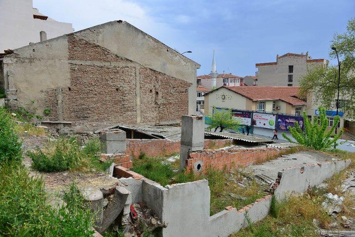 Sıra dükkanların yıkımına başlanıyor G3