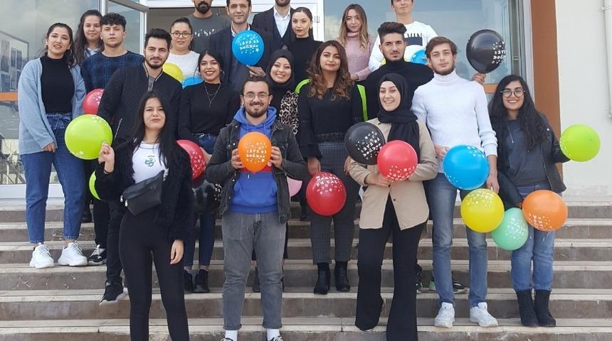 Kumluca MYO &ouml;ğrencilerinden engelli vatandaşa ak&uuml;l&uuml; araba