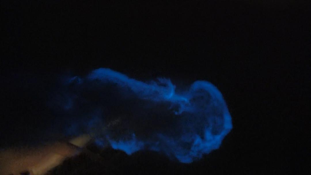 B&uuml;y&uuml;k&ccedil;ekmece sahilinde 'mavi ışık' paniği: 'Bildiğim t&uuml;m duaları okudum, koşarak ka&ccedil;tım'