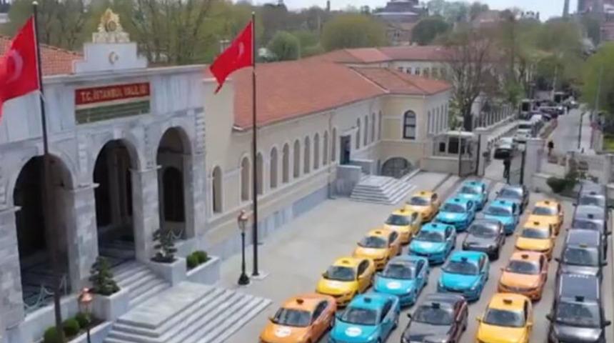 İstanbul Valisi Yerlikaya duyurdu: Sokağa çıkma kısıtlamasının olduğu günlerde sağlık çalışanlarına ücretsiz