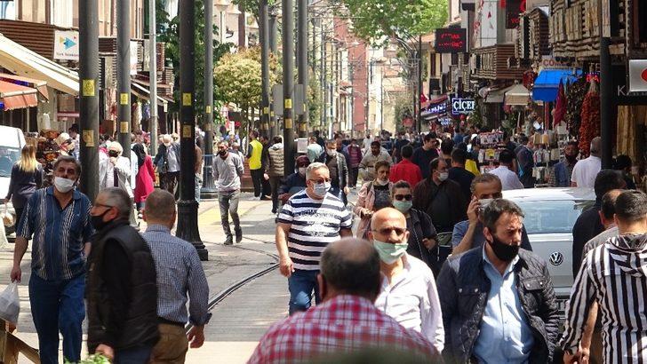 Sokağa çıkma kısıtlamasına saatler kala çarşı ve pazarlar doldu taştı G5