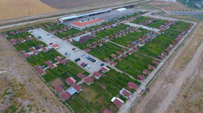 Hobi bah&ccedil;elerinin bakımına tek kişilik m&uuml;saade