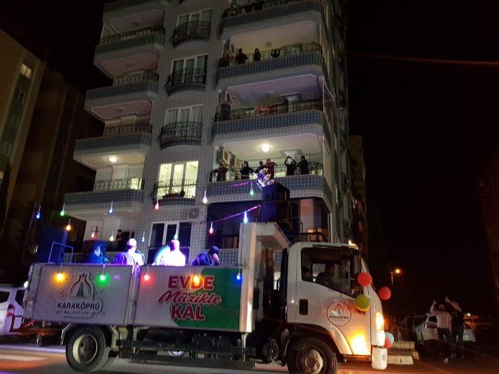 Karaköprü’de evde kalanlara ilahi konseri G1