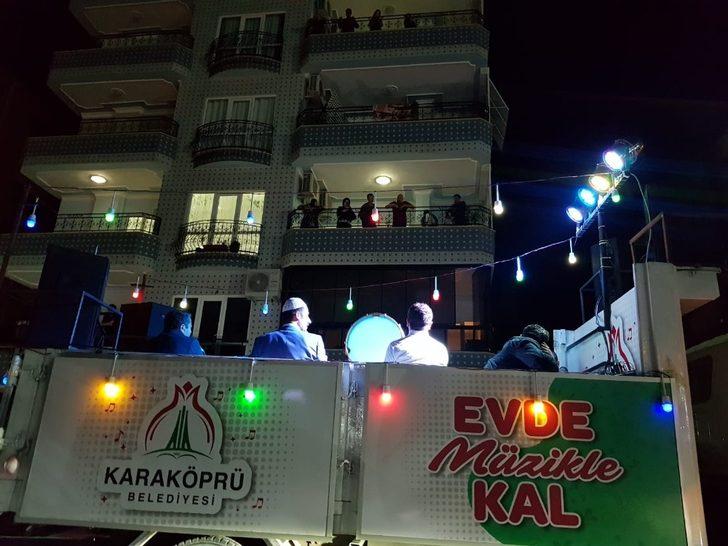 Karaköprü’de evde kalanlara ilahi konseri G5