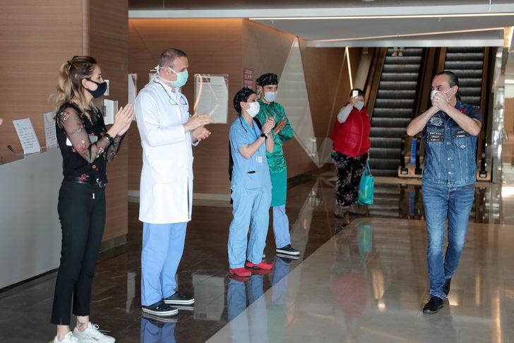 Koronavirüsü yenen doktor hastaneden motosiklet konvoyuyla böyle uğurlandı G1