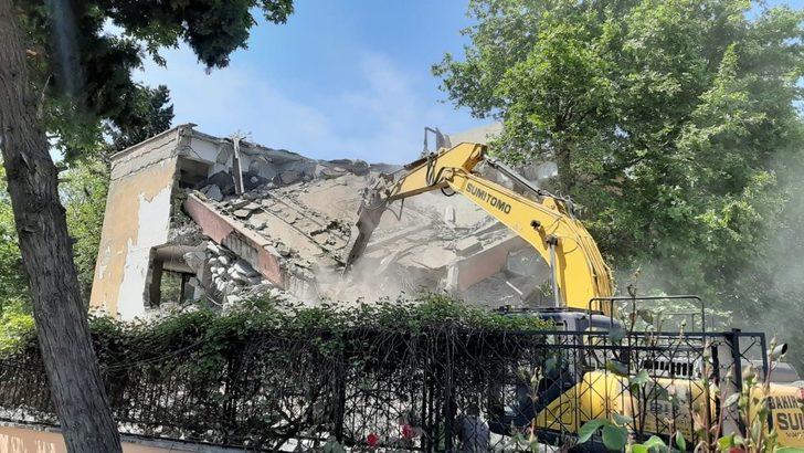 Adıyaman’da ki 52 yıllık kütüphane binası yıkılmaya başlandı G1