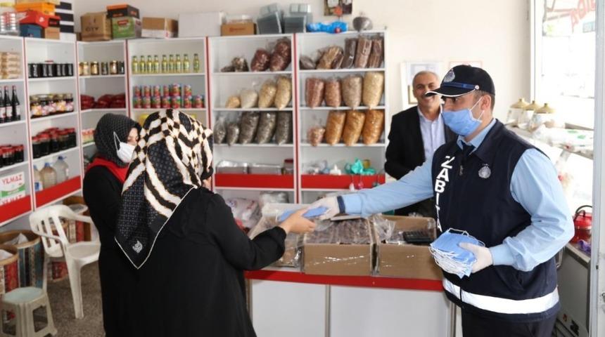 Adıyaman Belediyesi maske dağıtmaya devam ediyor