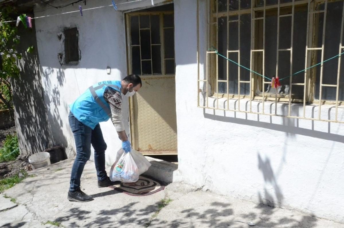 Suluova Belediyesinden ihtiya&ccedil; sahibi ailelere gıda paketi desteği