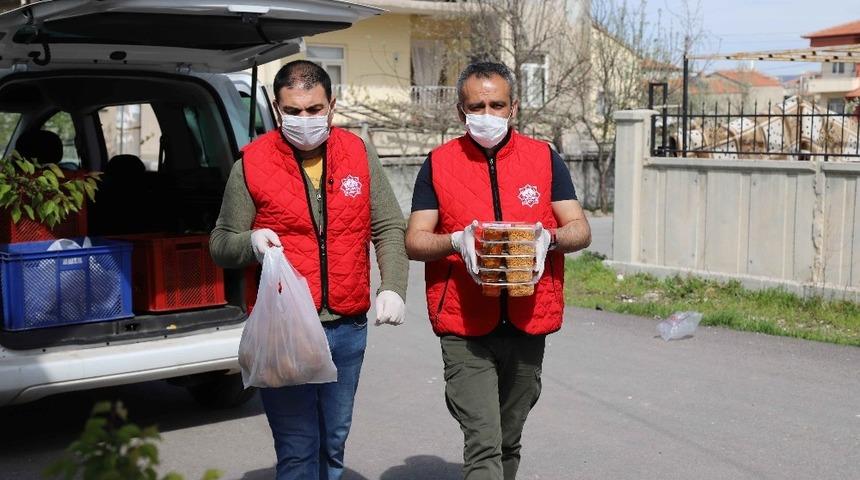 Aksaray Belediyesinden iftarda 450 aileye sıcak yemek