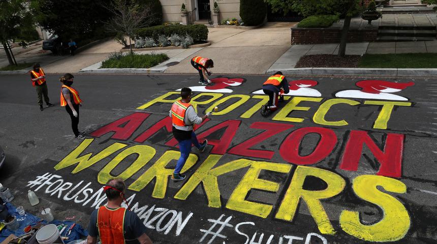 Amazon çalışanları Bezos'un evinin önünde eylem yaptı