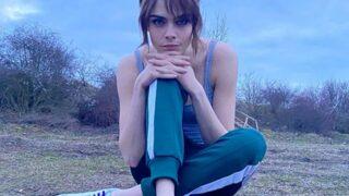 Cara Delevingne, sosyal medyadan telefon numarasını paylaştı