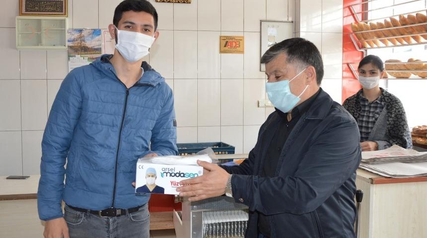 Havza Belediyesi fırınlara maske dağıttı