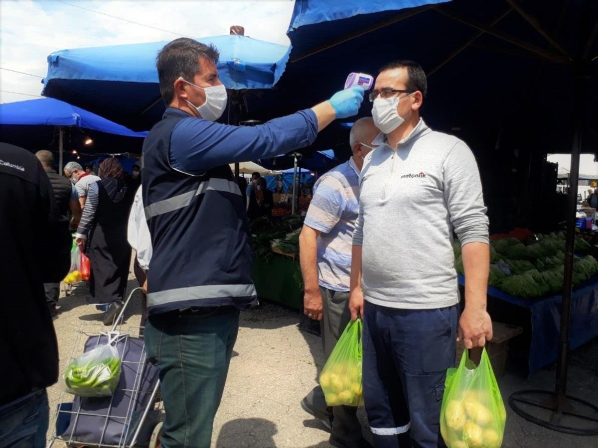 Osmangazi Belediyesi, pazar yerlerinde tedbiri elden bırakmıyor