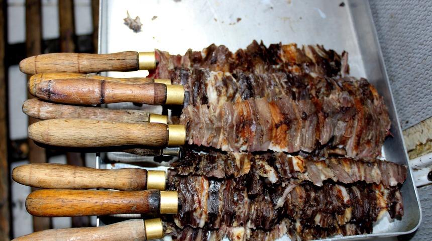 Erzurum&rsquo;a &ouml;zg&uuml; lezzet cağ kebap iftar sofralarının vazge&ccedil;ilmezi oldu