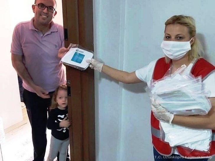 Uzunköprü halkına ve iş yerlerine maske dağıtımı başladı G3