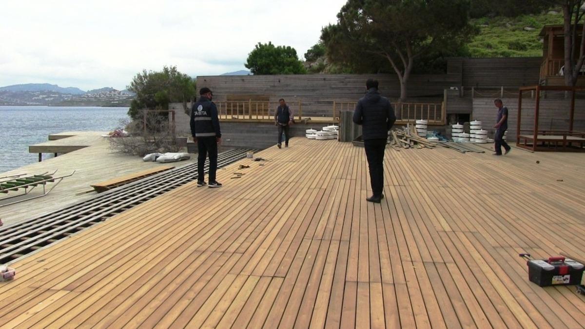 &Uuml;nl&uuml;lerin beach&rsquo;i yerle bir oldu