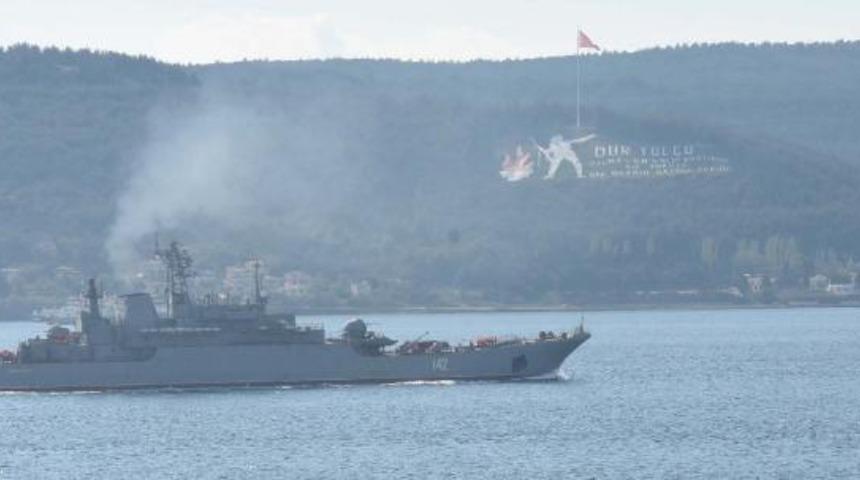 Rus savaş gemisi 'Novocherkassk', &Ccedil;anakkale Boğazı'ndan ge&ccedil;ti
