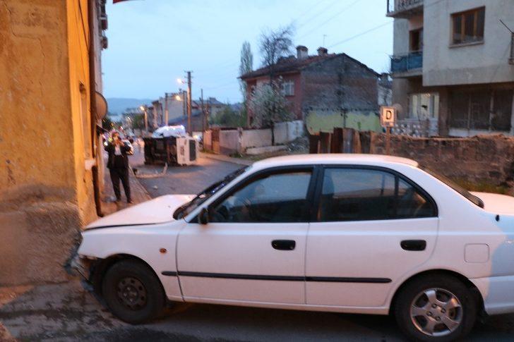 Sivas’ta trafik kazası : 2 yaralı G3